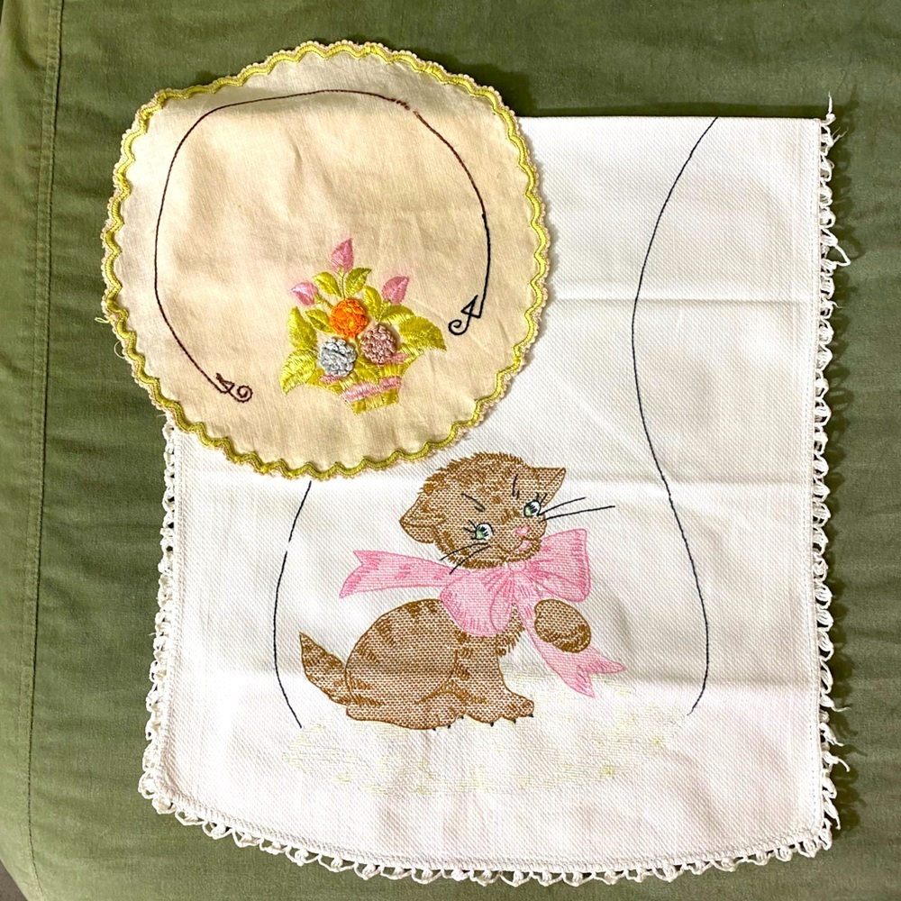 Vintage runner and round cross stitch lot of 2 flowers and kittens OSK